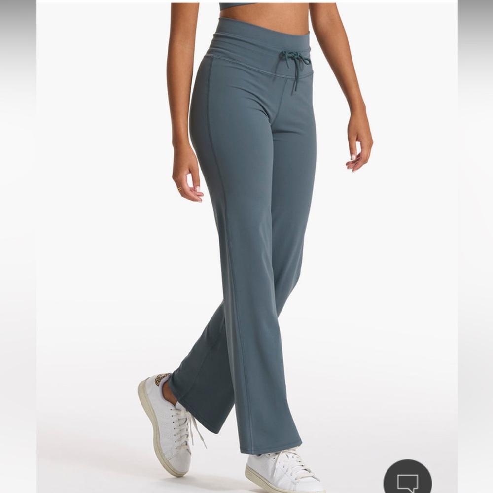 Vuori Daily Wide Leg in Stone